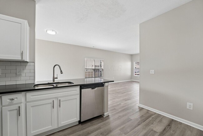 Building Photo - 2018 River Rock Way