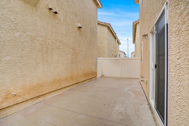Building Photo - 7268 Vinca Rd