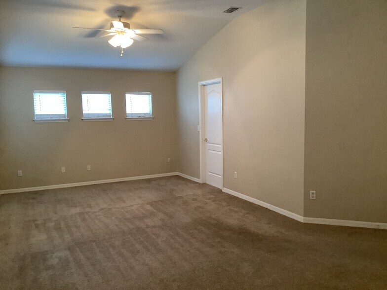 Building Photo - 1509 Austin Ln