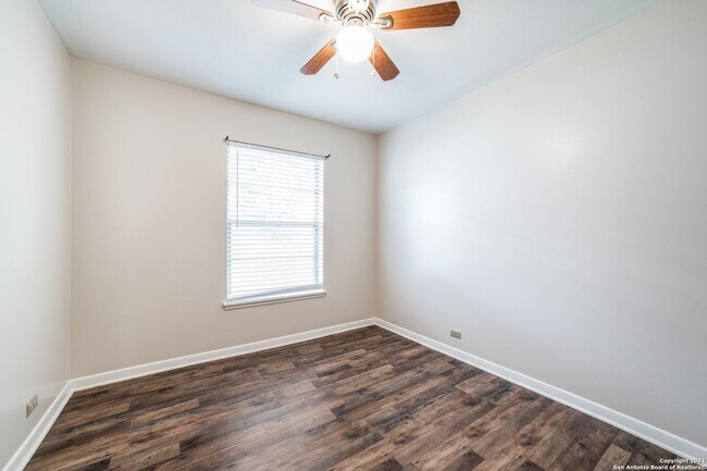 Building Photo - 326 E Rampart Dr