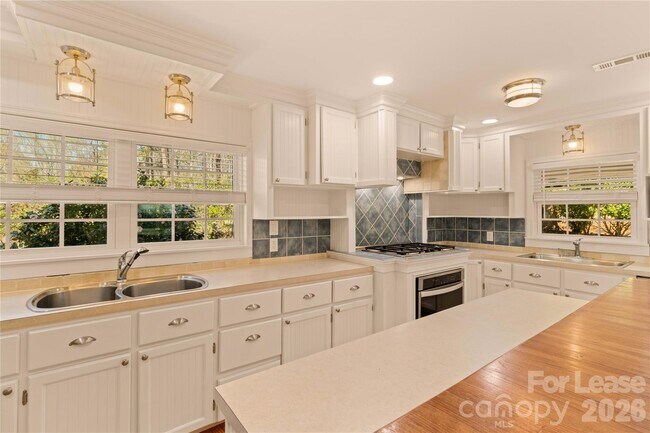 Building Photo - 118 Revere Dr