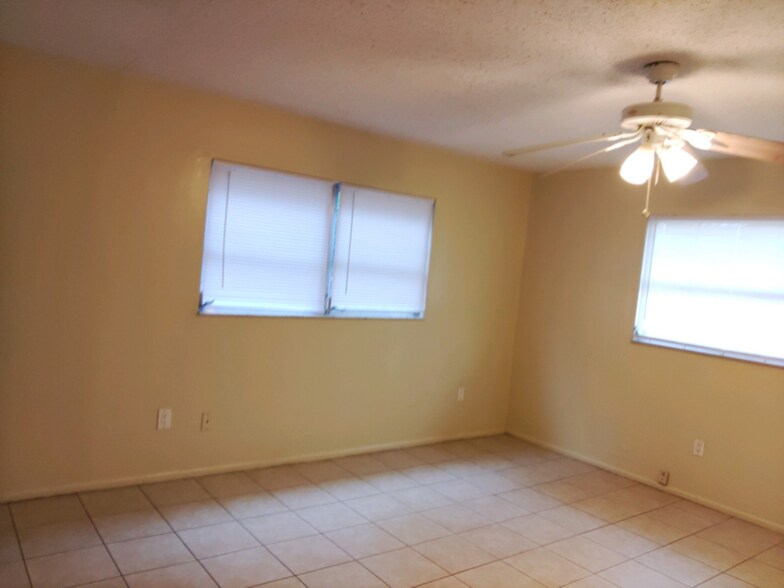 Building Photo - 2309 Fairgren Ave
