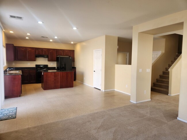 Building Photo - Spacious 4 bedroom home in North Las Vegas