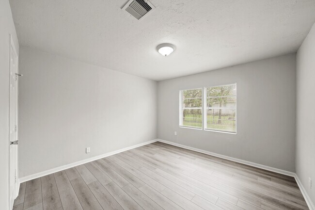 Building Photo - 2253 Collier St