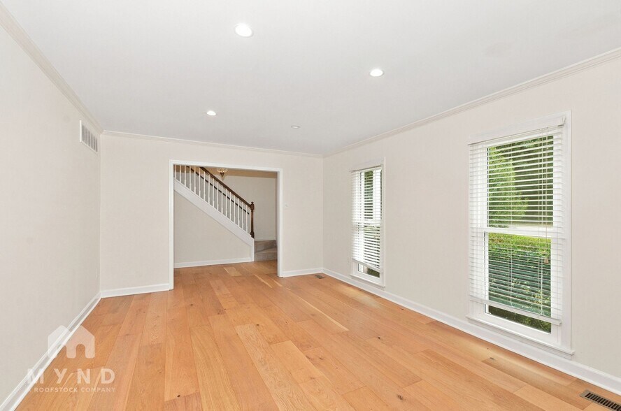 Building Photo - 2335 Hickory Crest Dr