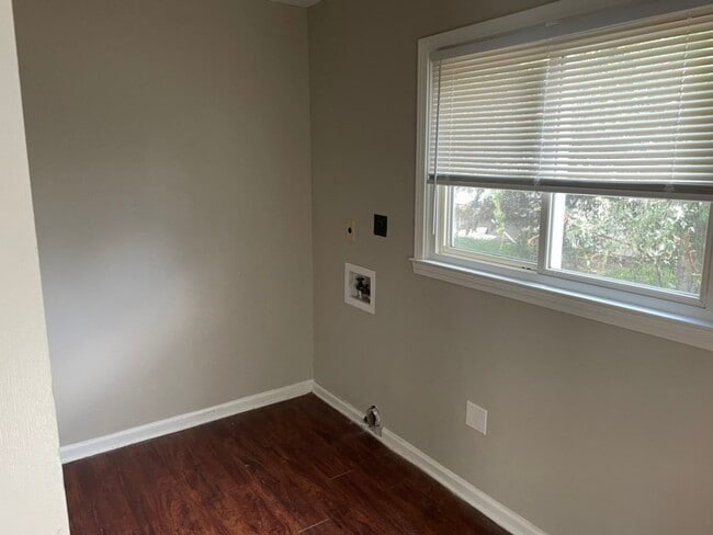 Building Photo - Cozy 2-Bedroom Home with Hardwood Floors & Spacious Yard
