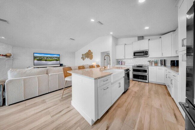 Building Photo - 555 S Gulf Dr