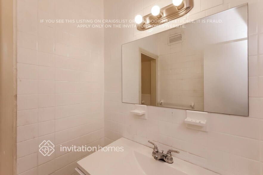 Building Photo - 510 NE 172nd St