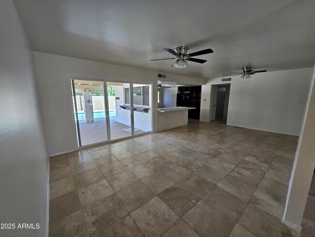 Building Photo - 2262 S Las Flores