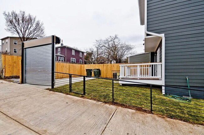 Building Photo - 4650 Hayes St NE