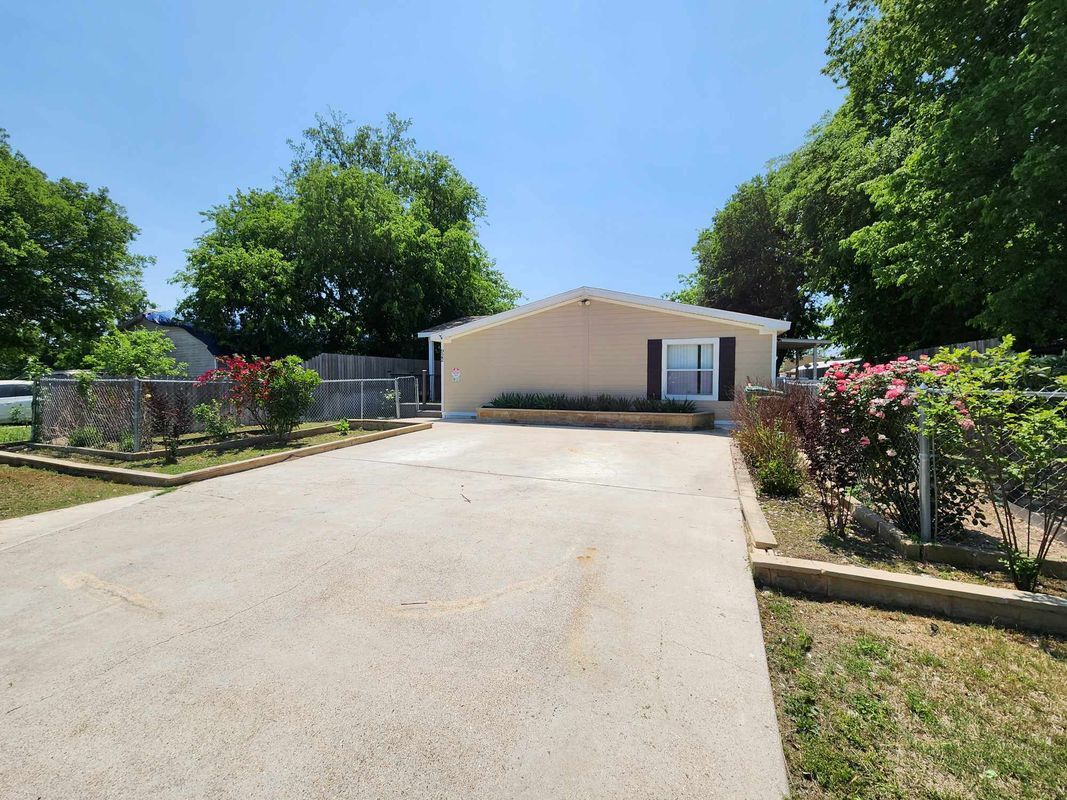 Building Photo - 922 Ashwood Dr