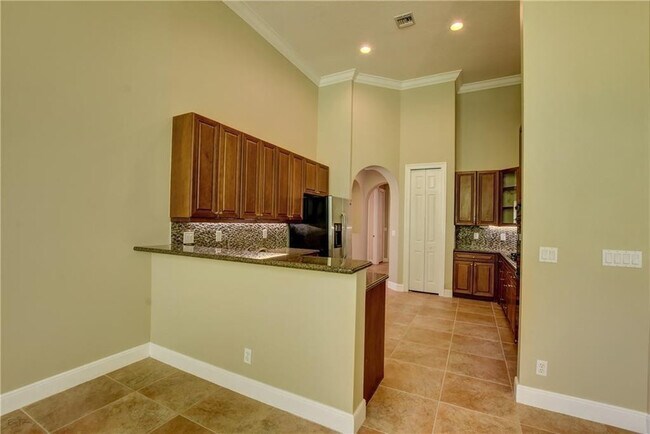 Building Photo - 10295 Trianon Pl