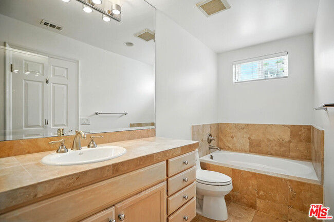 Building Photo - 6440 Lunita Rd