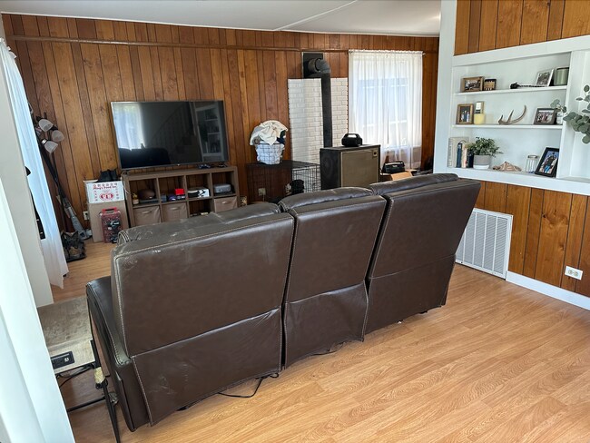 Building Photo - 214 S G St