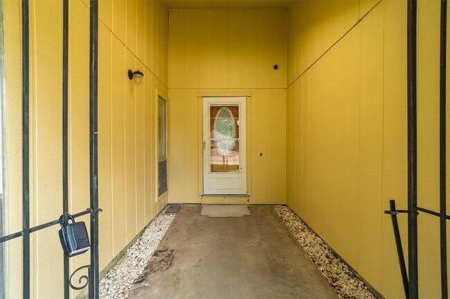 Building Photo - 16238 Brookford Dr