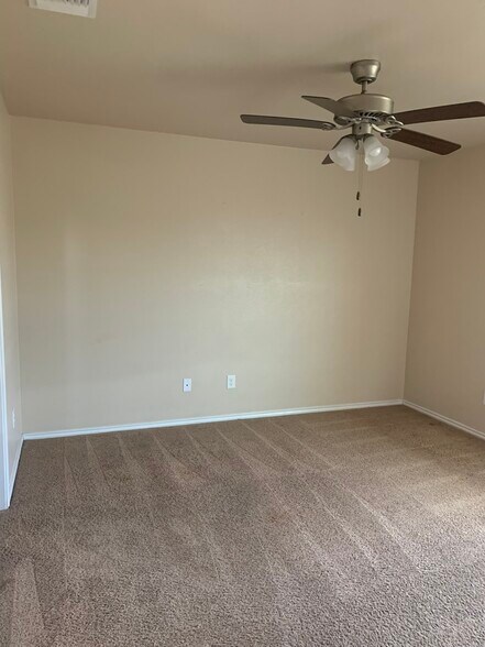 Building Photo - 935 Brookview Dr