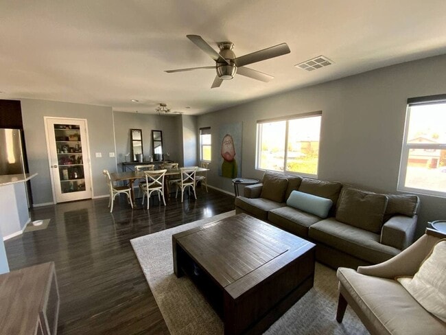 Building Photo - UNIQUE MODERN 3 STORY, 2BED, 3BATH WITH A ROOFTOP DECK!