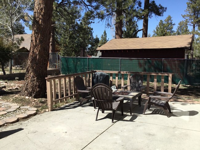 Building Photo - Big Bear Lake- 2 Bedroom 2 Bath Cabin
