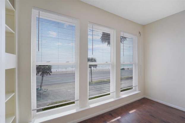 Building Photo - 8416 Seawall Blvd