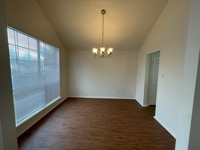 Building Photo - Beautiful 2 Story Updated Home in Grand Prairie