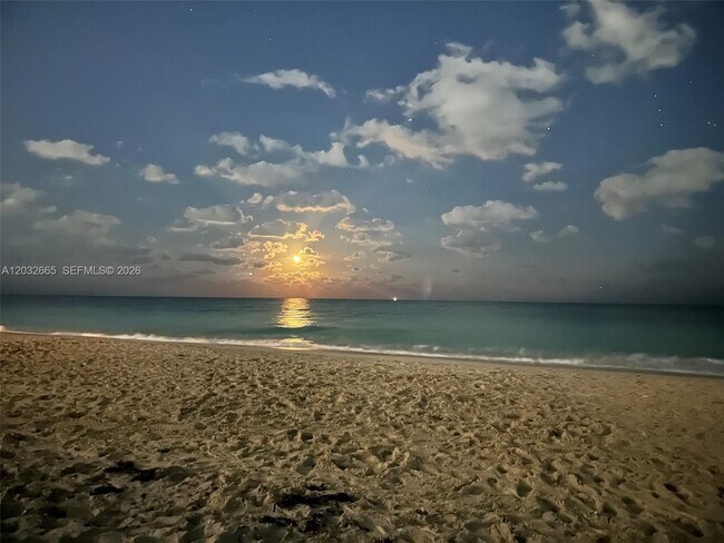 Building Photo - 3001 S Ocean Dr