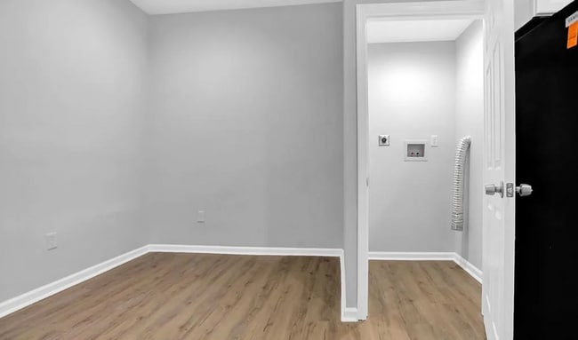 Building Photo - Beautifully Updated Townhome in Prime Location – Move-In Ready!