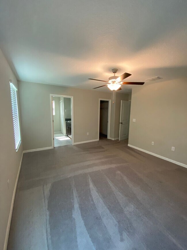 Building Photo - 7012 Samuel Ivy Dr