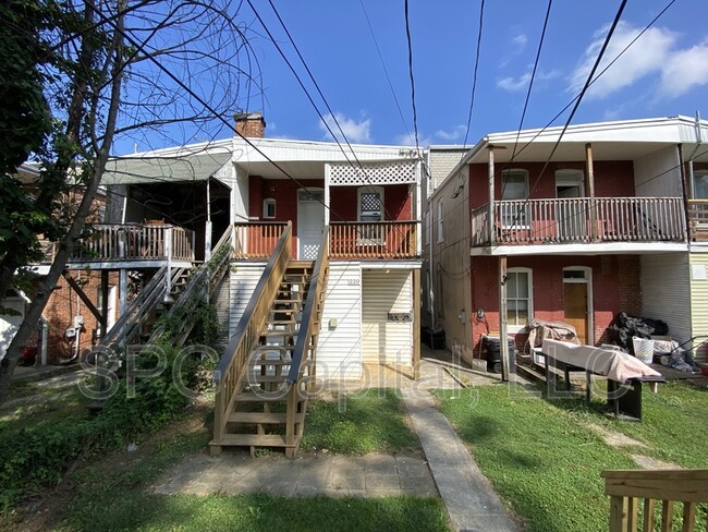 Building Photo - 220 W Jackson St