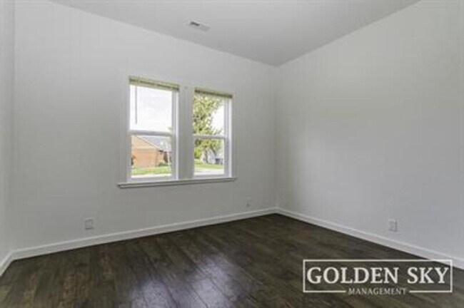 Building Photo - 820 S Hackley St