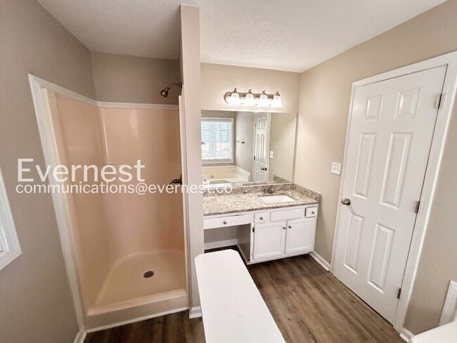 Building Photo - 321 Sadler Dr