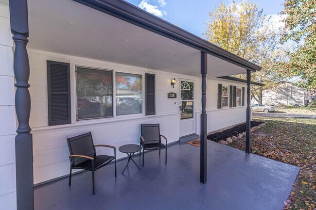 Building Photo - 210 W El Cortez Dr