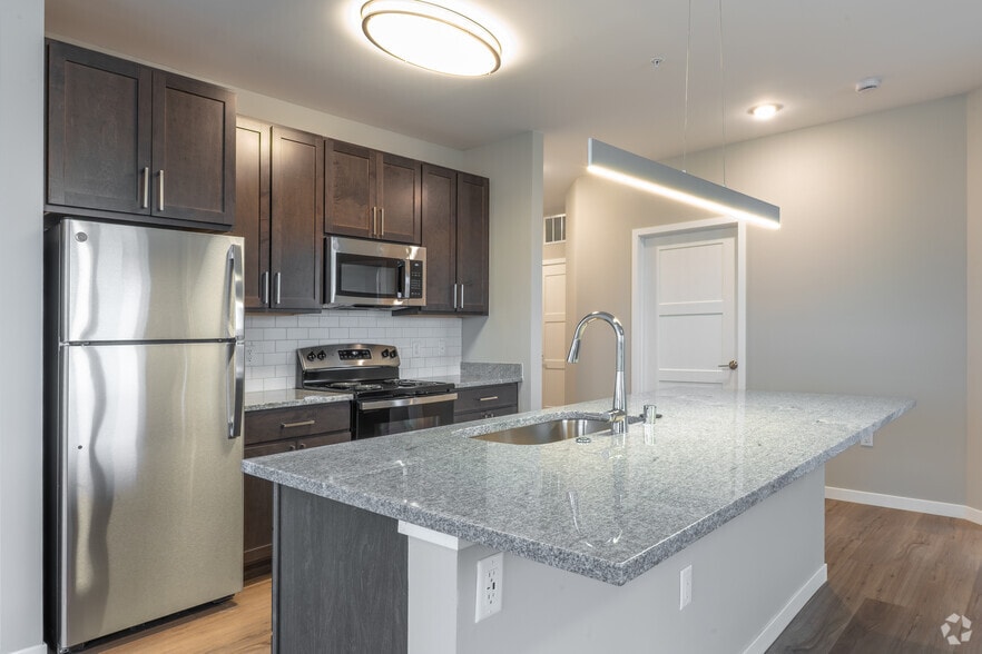 2BR, 2BA - 1,101SF - Kitchen - West End @ University Park
