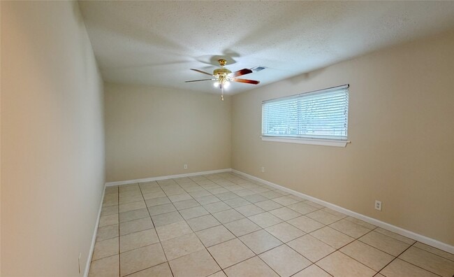 Building Photo - 1808 Dolphin Dr