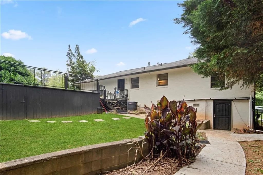 Building Photo - Room in House on Patricia Dr