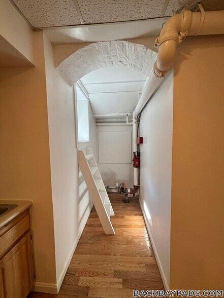 Building Photo - 405 Beacon St