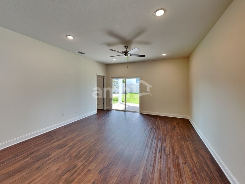 Building Photo - 33 Elcano Ln