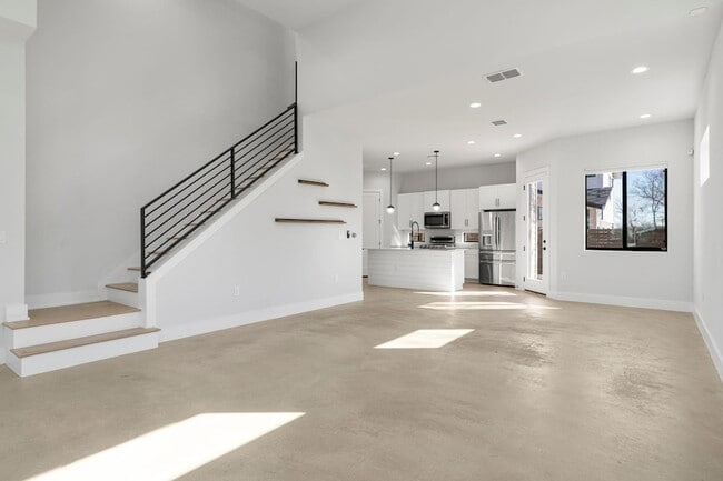 Building Photo - 1405 Perez St