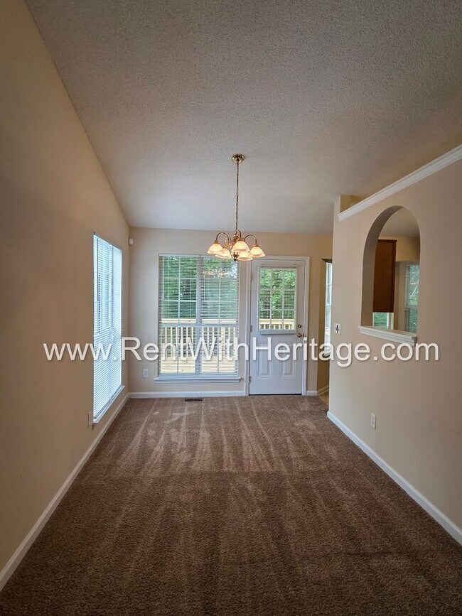 Building Photo - 6322 Hillview Ln