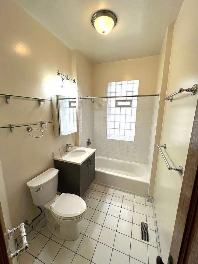 Building Photo - Stunning updated Wrigleyville 4-bed, 3-bath duplex featuring a modern kitchen, renovated baths & ...