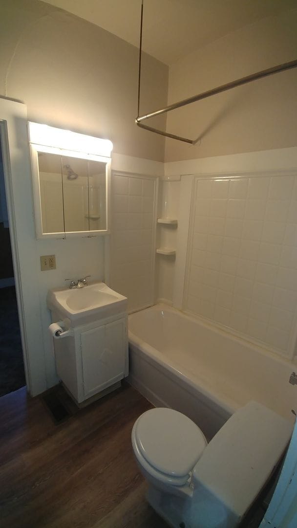 Building Photo - One Bedroom House off of Grand Ave!