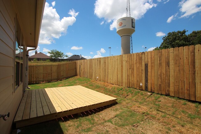 Building Photo - COMING SOON! Luxury 3 Bedroom 2 Bath Townh...