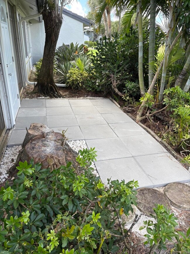 Building Photo - 27 Southport Ln