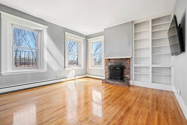 Building Photo - 28 Chestnut St