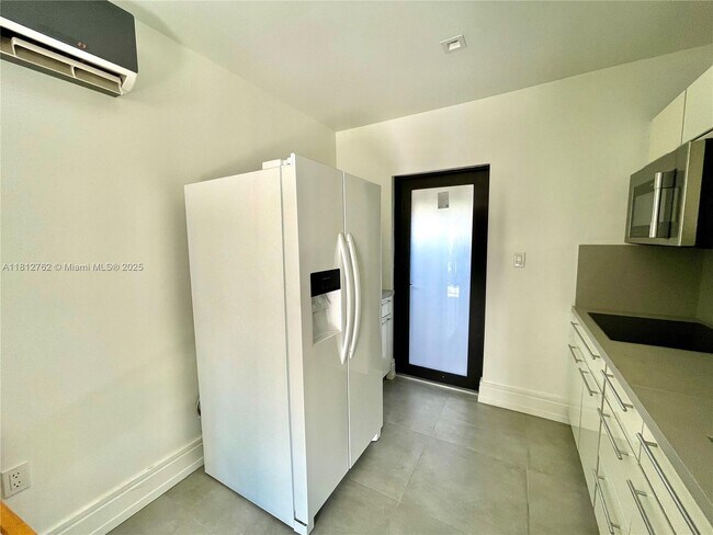 Building Photo - 2180 NW 23rd Ct