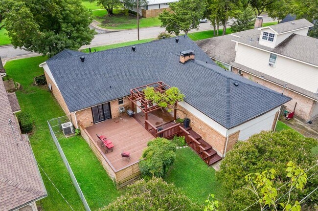 Building Photo - 11005 Carissa Dr