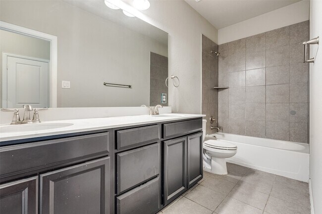 Building Photo - 616 Club Dr
