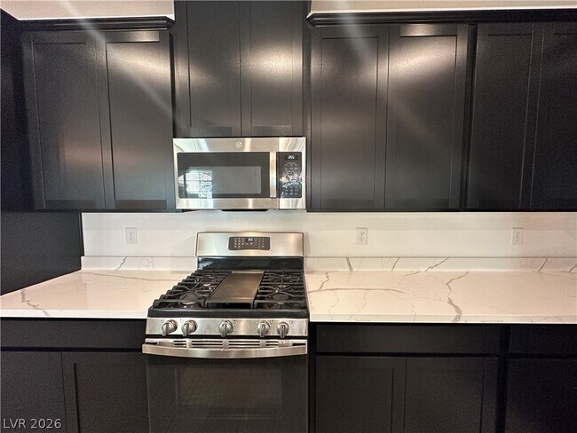 Building Photo - 25 Barbara Ln