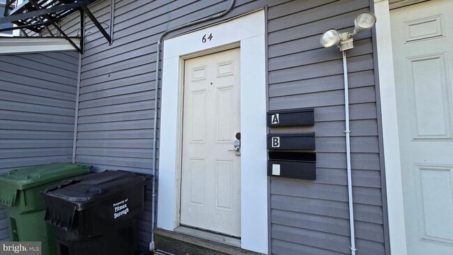 Building Photo - 64 Simpson Ave