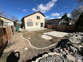 Building Photo - Great two story home in Donner Springs