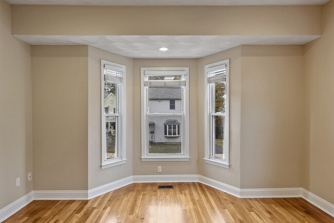 Building Photo - 17 Parker St